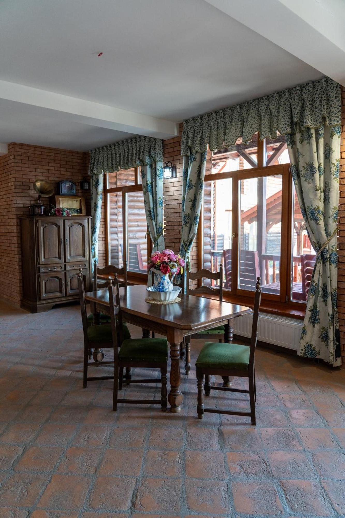 5.Evszak Otel Sfântu-Gheorghe Dış mekan fotoğraf