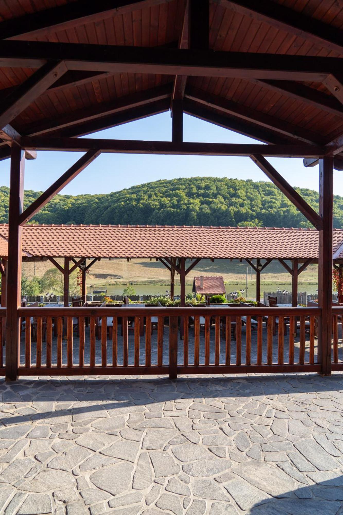 5.Evszak Otel Sfântu-Gheorghe Dış mekan fotoğraf