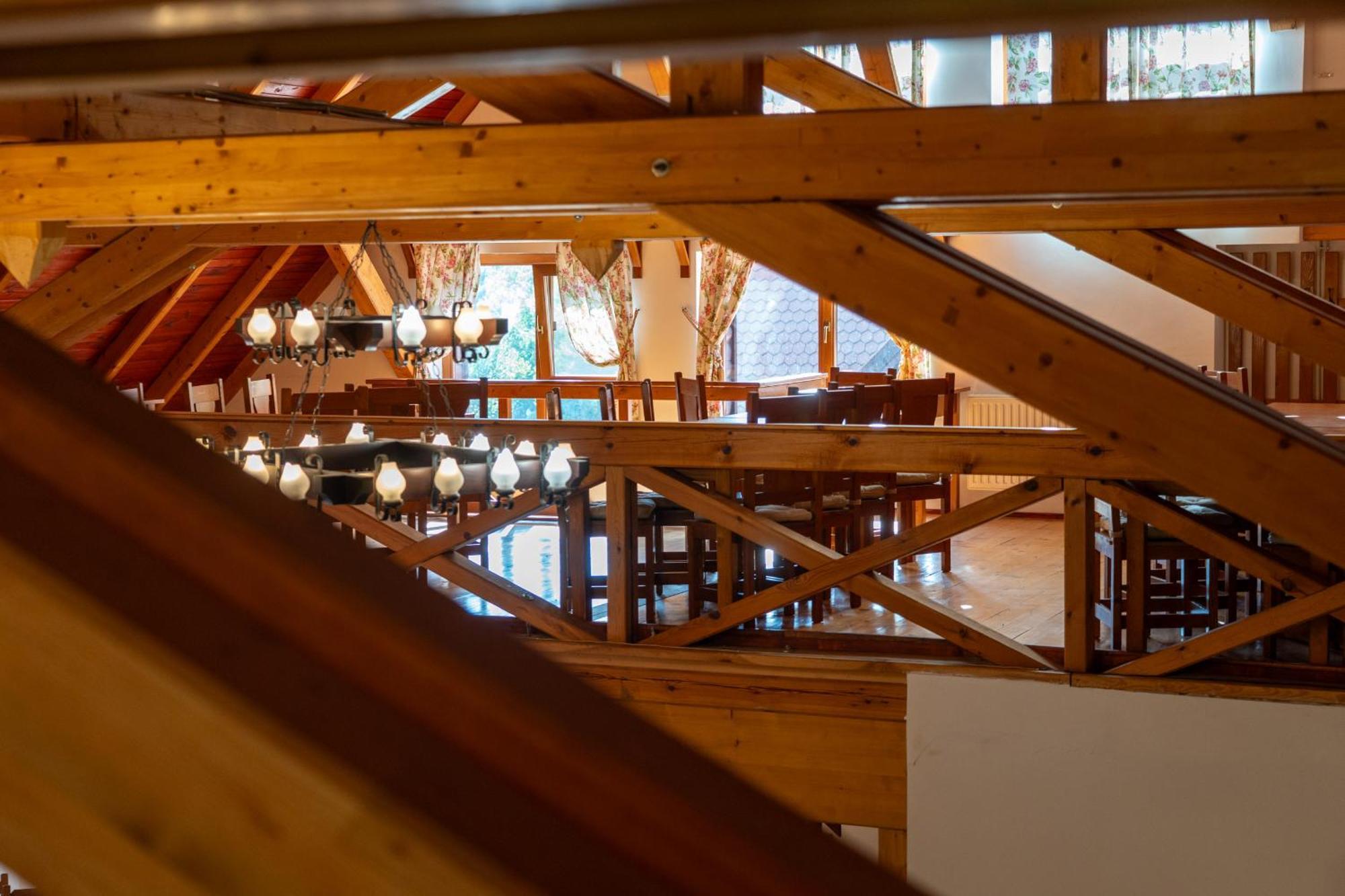 5.Evszak Otel Sfântu-Gheorghe Dış mekan fotoğraf