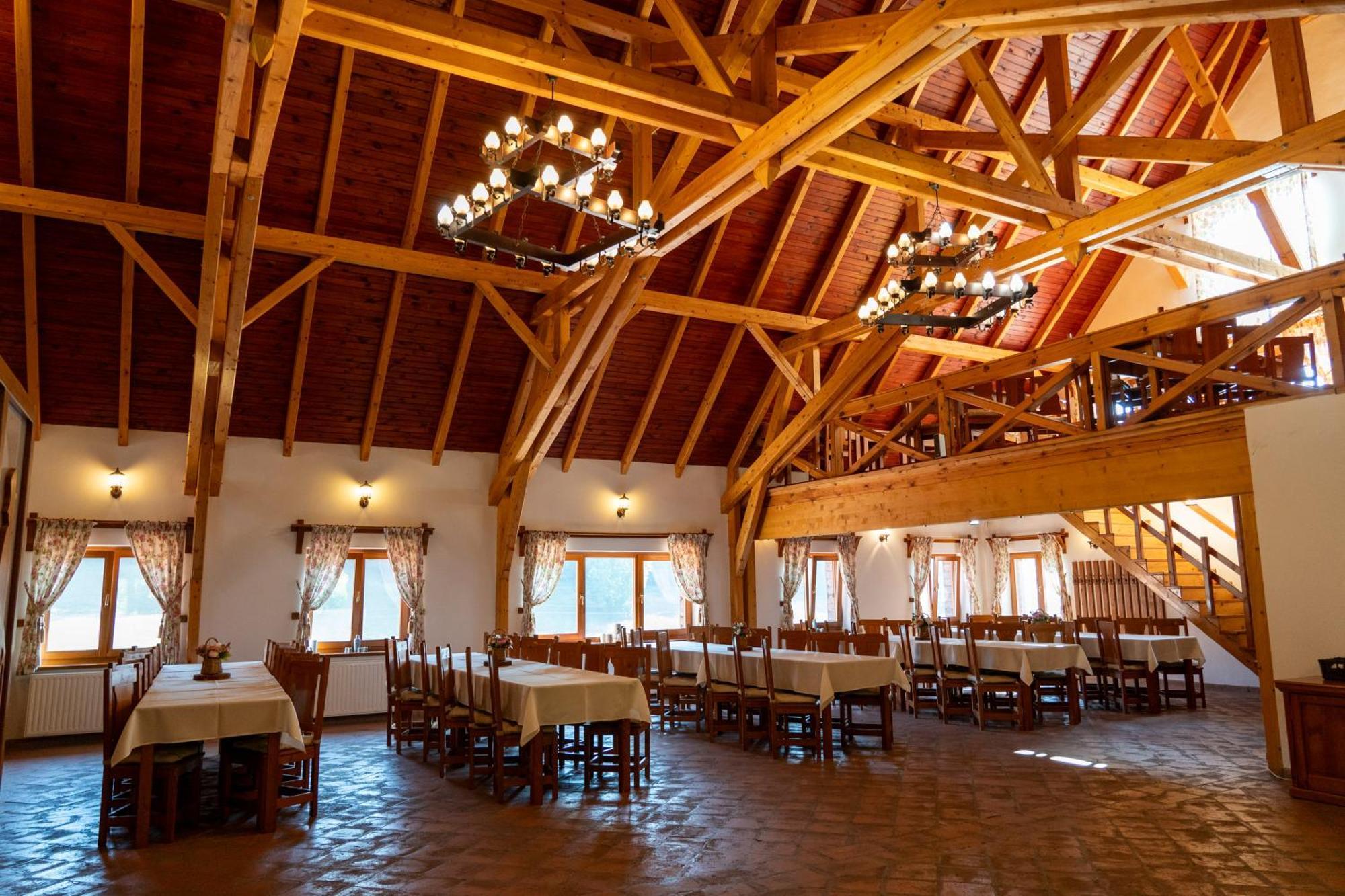 5.Evszak Otel Sfântu-Gheorghe Dış mekan fotoğraf