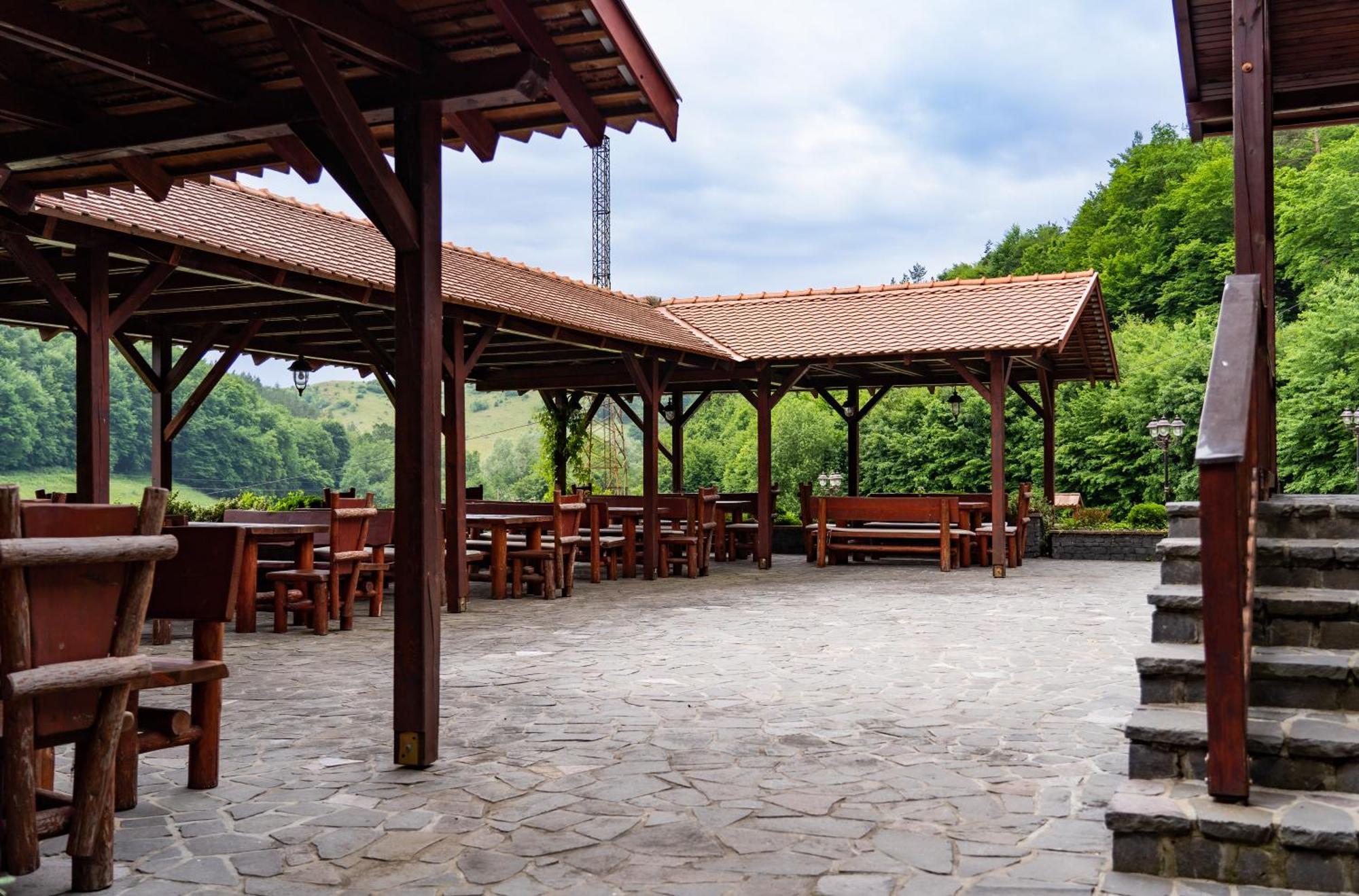 5.Evszak Otel Sfântu-Gheorghe Dış mekan fotoğraf