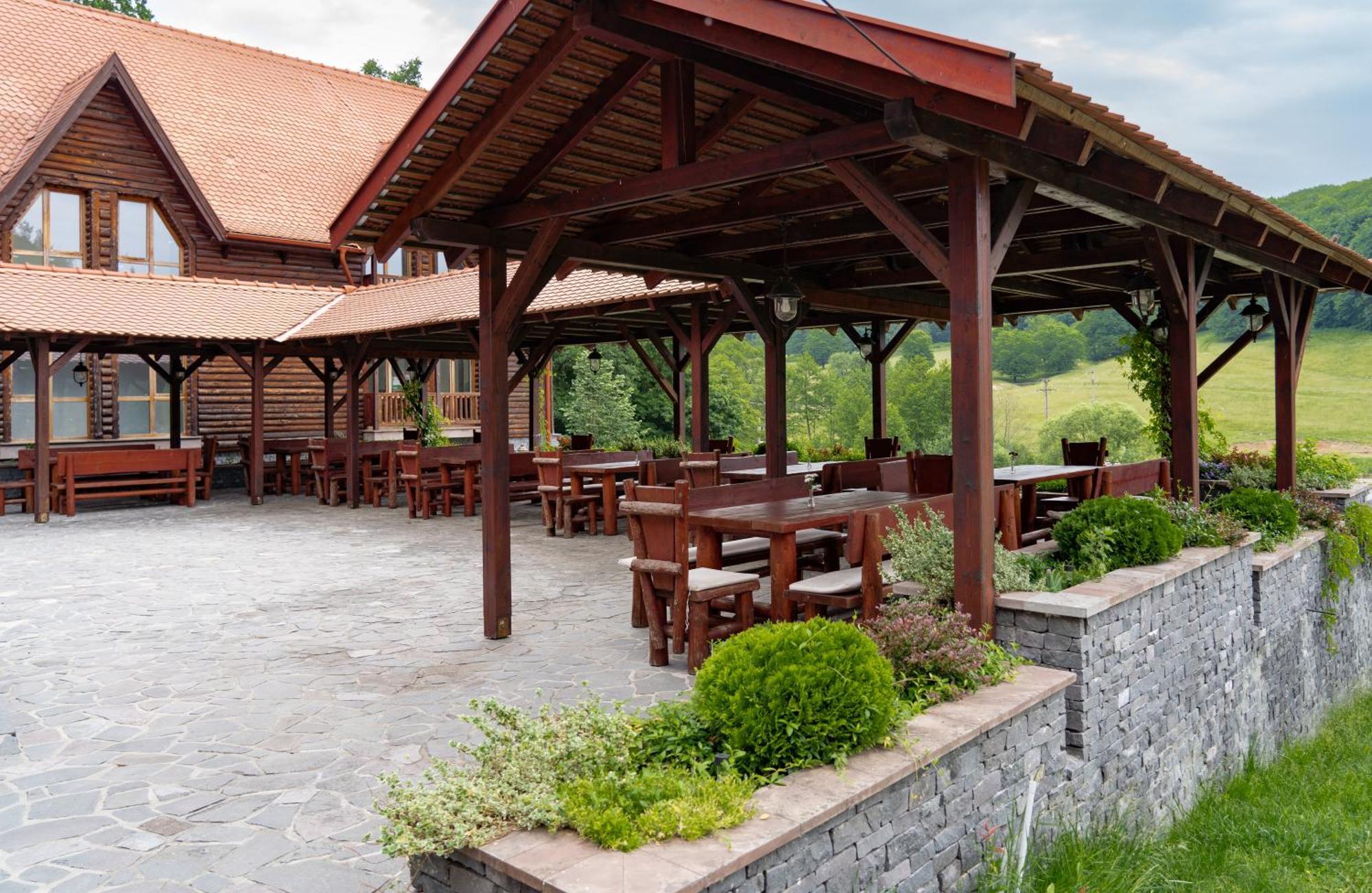 5.Evszak Otel Sfântu-Gheorghe Dış mekan fotoğraf