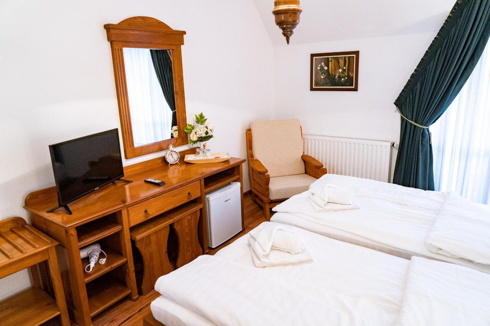 5.Evszak Otel Sfântu-Gheorghe Dış mekan fotoğraf